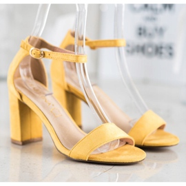 Sabatina Keltaiset sandaalit baarissa keltainen 2