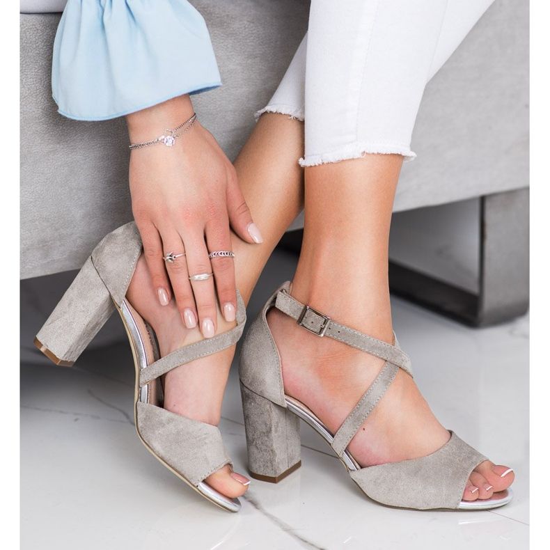 Muodikkaat Sergio Leonen pumput beige 2