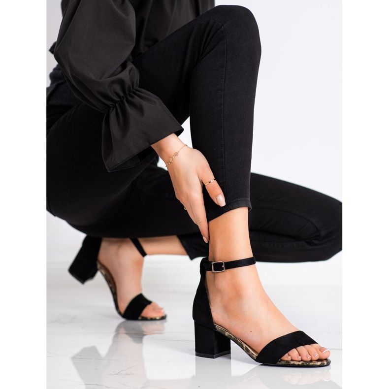 Sandaalit baarissa Sergio Leone musta 1