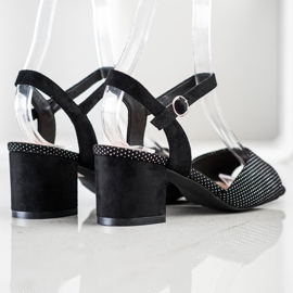 Mustat sandaalit baarissa Sergio Leone 1