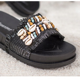 Seastar Mustat tossut kuorilla 1