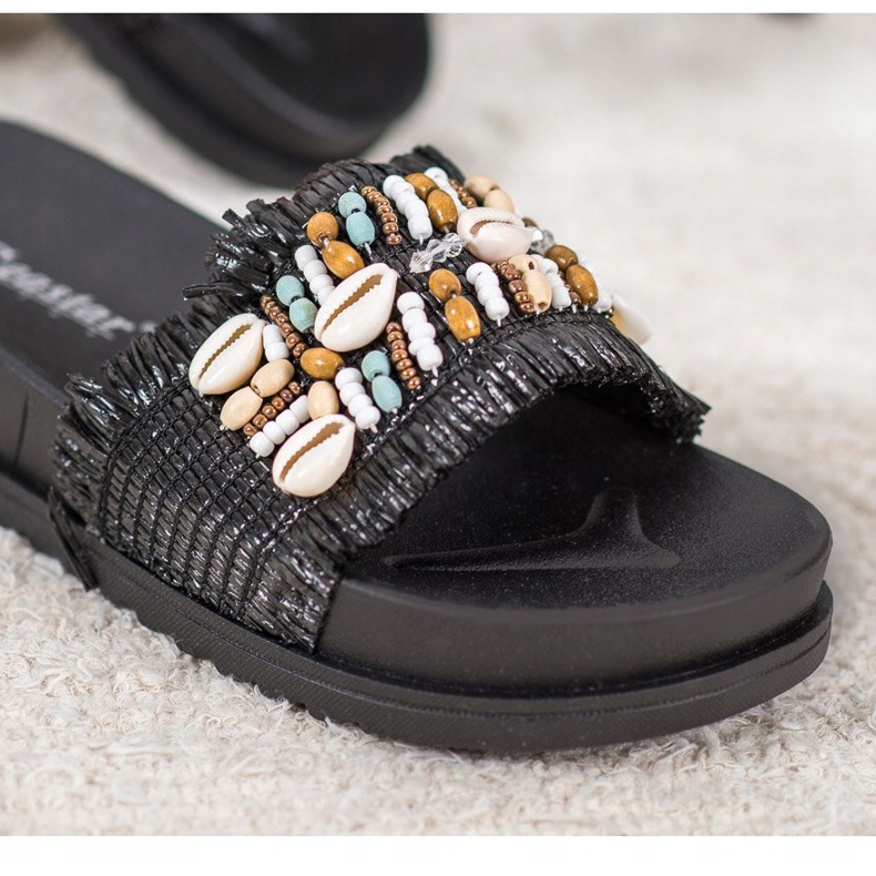 Seastar Mustat tossut kuorilla 1