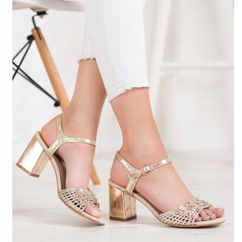 Kiiltävät VINCEZA -sandaalit kultainen 1