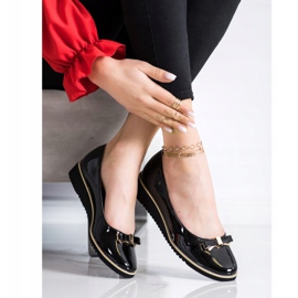 Goodin Musta murisee jousella 2