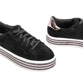 Mustat lenkkarit paksulla pohjalla Lililtä 1