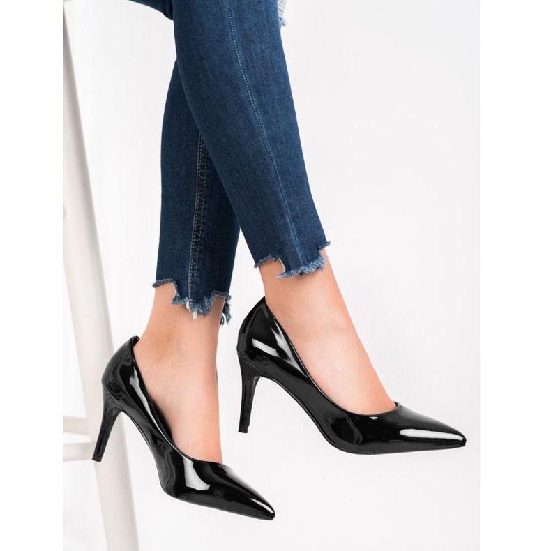 Small Swan Lakatut nastat musta 1