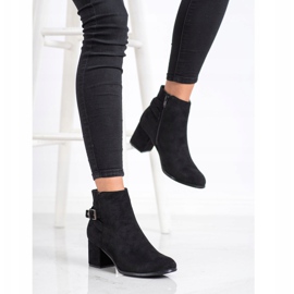 J. Star Mustat saappaat korkokengissä 2