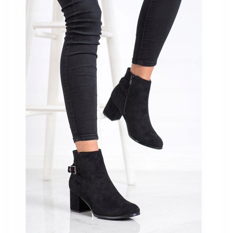 J. Star Mustat saappaat korkokengissä 2