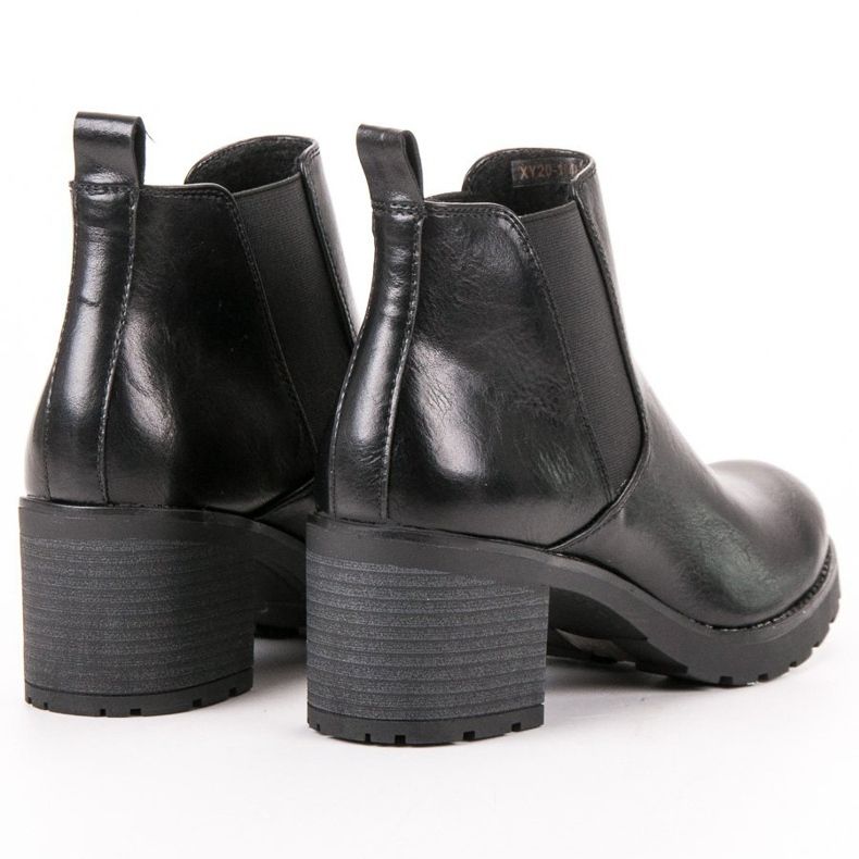 W. Potocki Mustat Chelsea -saappaat baarissa 2