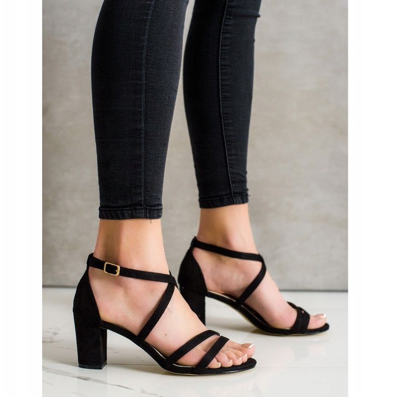 Goodin Sandaalit baarissa musta 1