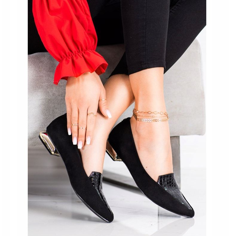 Goodin Muodikkaat pumput Spitzissä musta 1