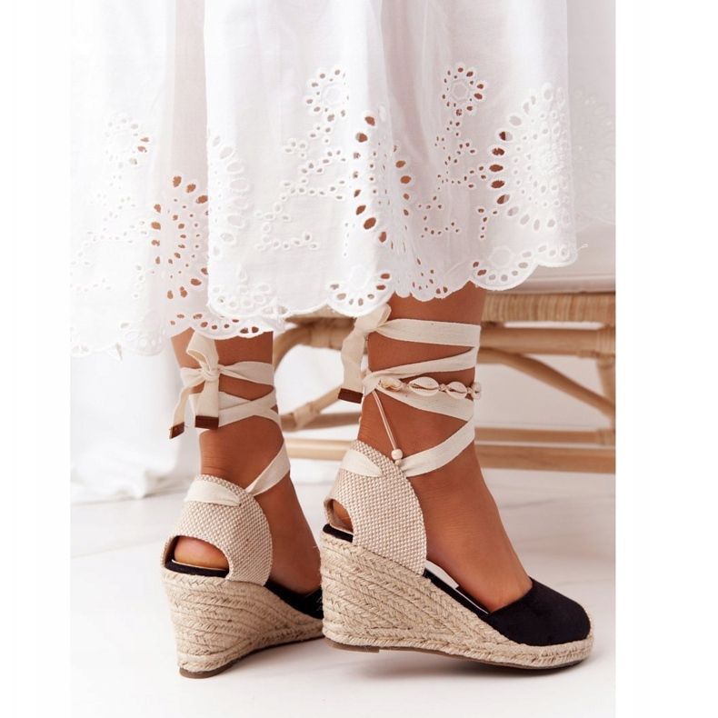 PG1 Mustat Nelly sidotut kiilamaiset sandaalit punoksilla beige 1