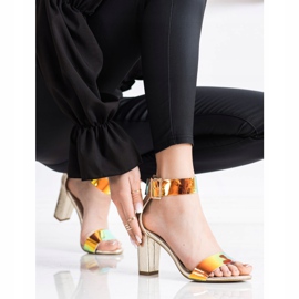 Goodin Sandaalit baarissa, jossa on holoefekti kultainen 1