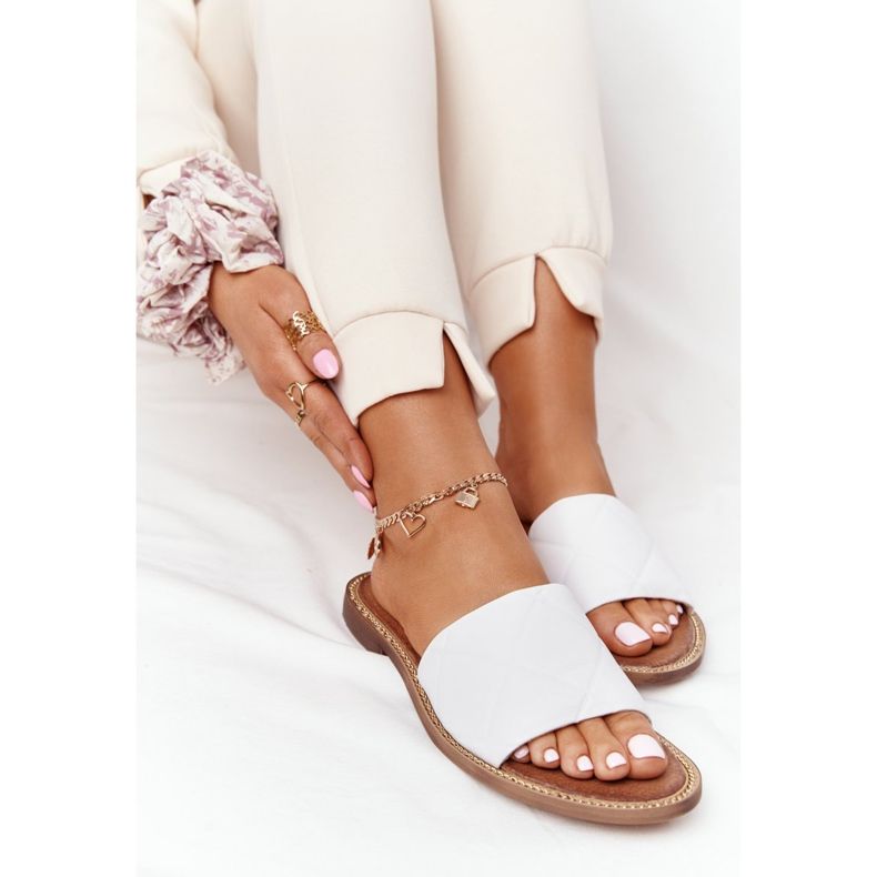 Nahkatossut tikkauksella Nicole 2650 valkoinen 1