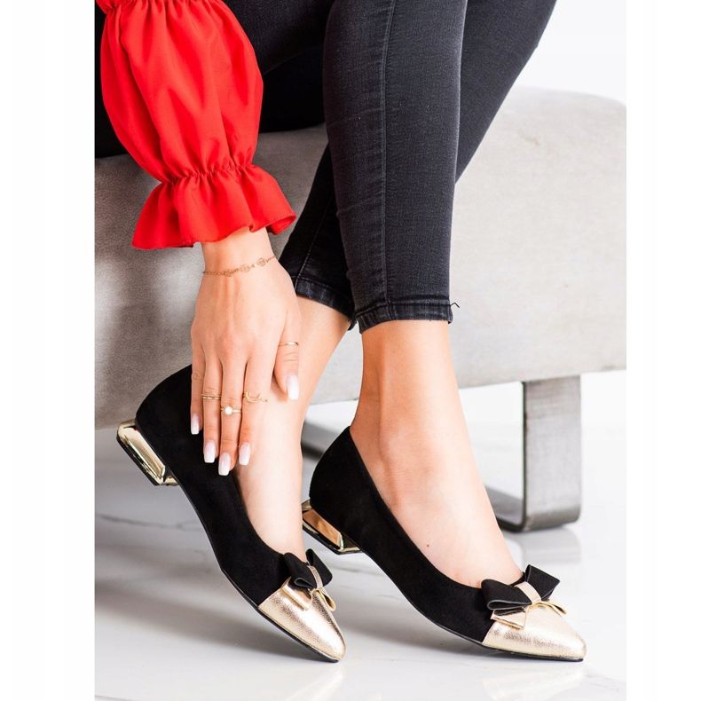 Goodin Pumput jousella musta kultainen 1