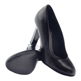 Edeo Mustat pumput pylväässä 3