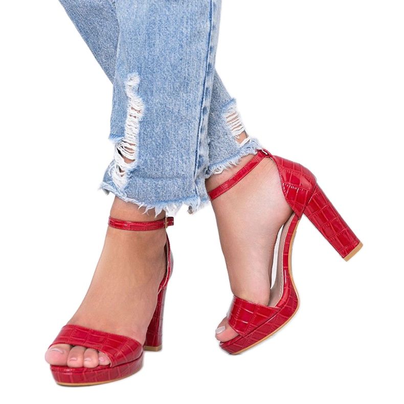 Punaiset sandaalit postissa, jossa on musta ruusun nahkainen kuvio punainen 1