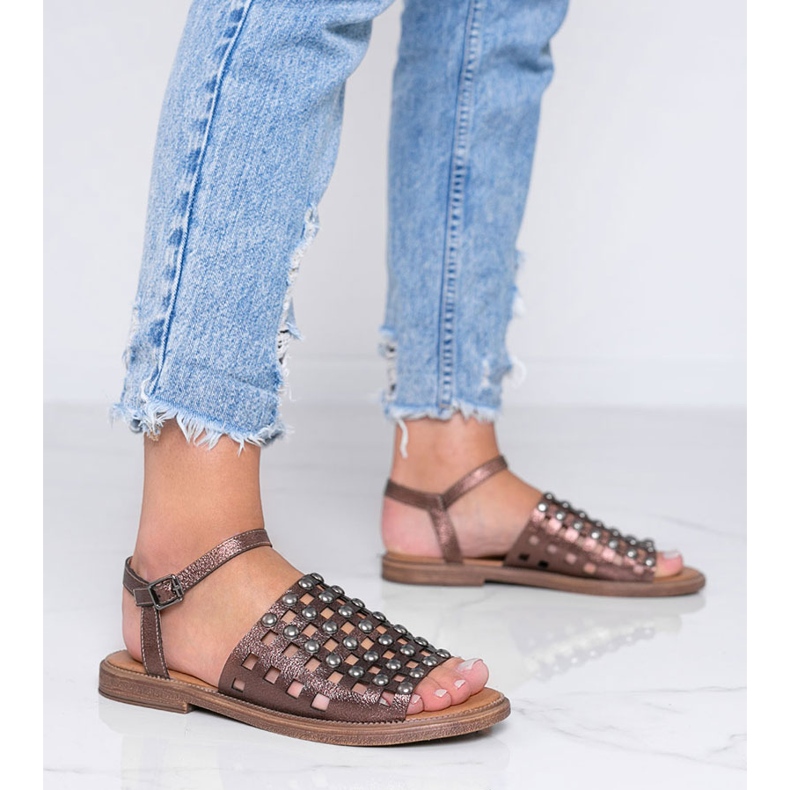 Ruskeat aurinkoiset kiiltävät ruskeat sandaalit 1