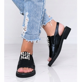 Mustat sandaalit helmillä Like A Woman 1