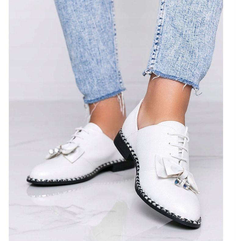 Valkoiset kiiltävät kengät Lost Stars -jousella valkoinen 1