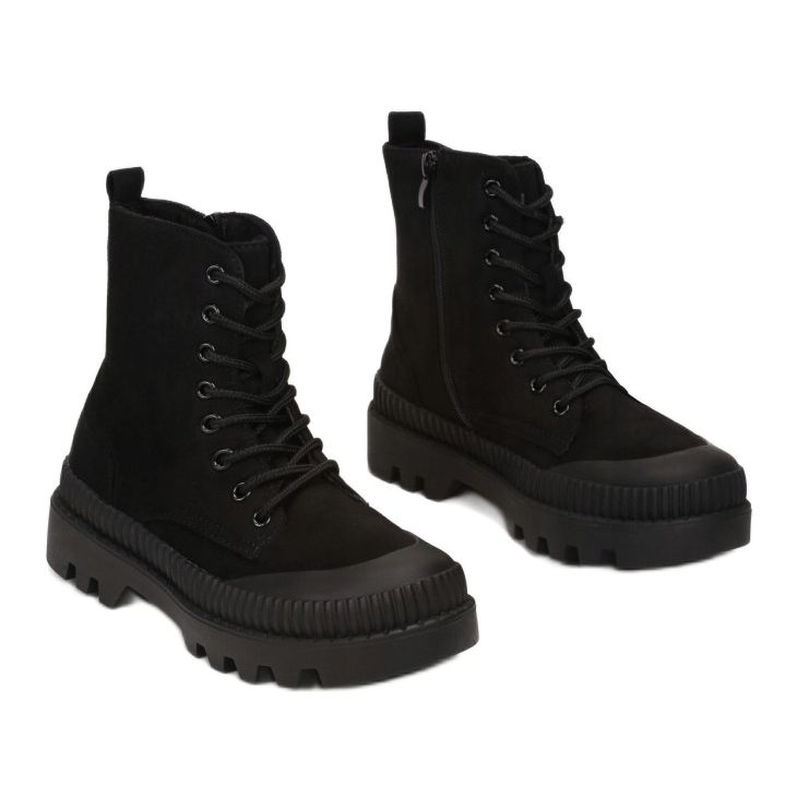 Vices 0619-38-musta 1