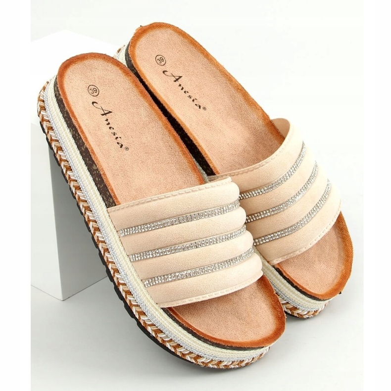 Tossut koristeltuun pohjaan N-96 Beige 1