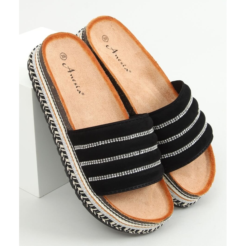 Musta N-96 Mustat tossut koristeltuun pohjaan 1