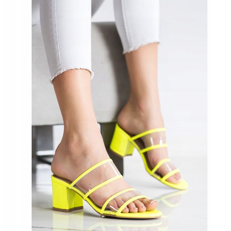 Small Swan Tossut läpinäkyvillä nauhoilla keltainen 2