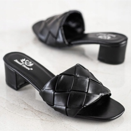 Small Swan Tikatut tossut postissa musta 1