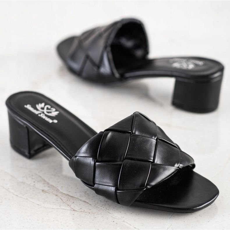 Small Swan Tikatut tossut postissa musta 1