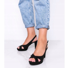 Big Girlin mustat sandaalit korkokenkässä 1