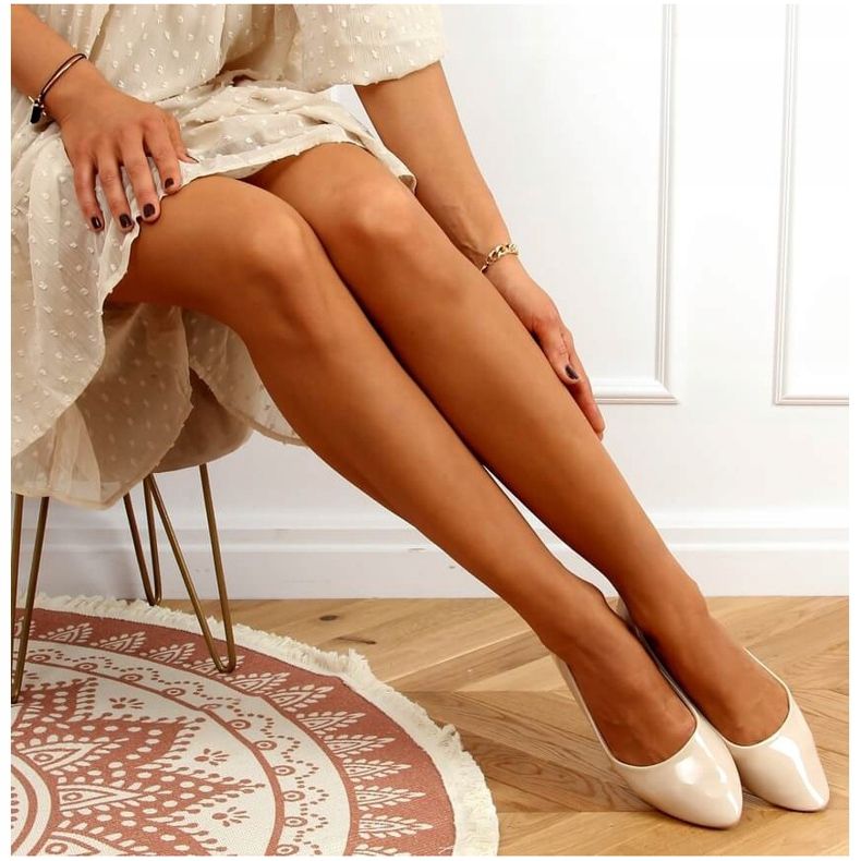 Sileät beige -lakatut ballerinat CC201 Beige 1