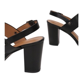 Vices CM-11-15-38-musta 1