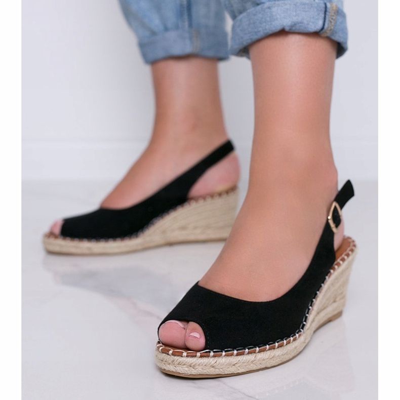 Mustat kiilakengät Sandaalit Caitlinilta 1