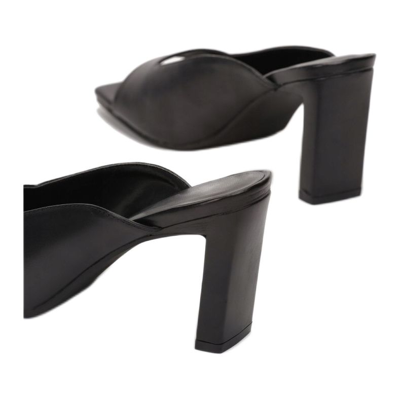 Vices 0724-6-38-musta 1