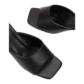 Vices 0857-1A-38-musta 1