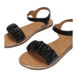 Vices 123-10-38-musta 1