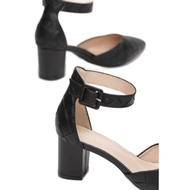 Vices 77-241-38-musta 1