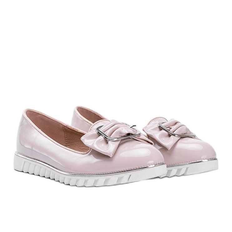 Beige lakatut leivonnaiset Nemesise -jousella 1