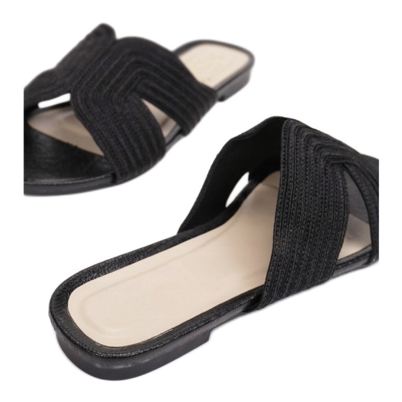 Vices 2038-38-musta 1