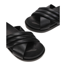 Vices 55-104-38-musta 1