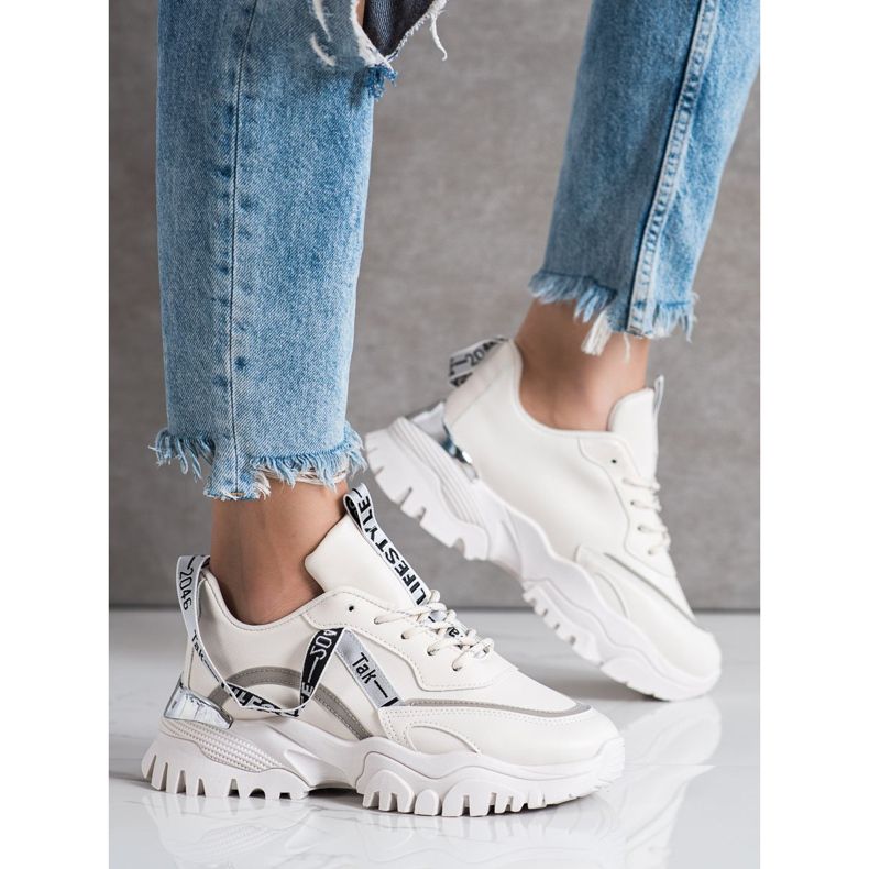 Ideal Shoes Beige muoti lenkkarit 1