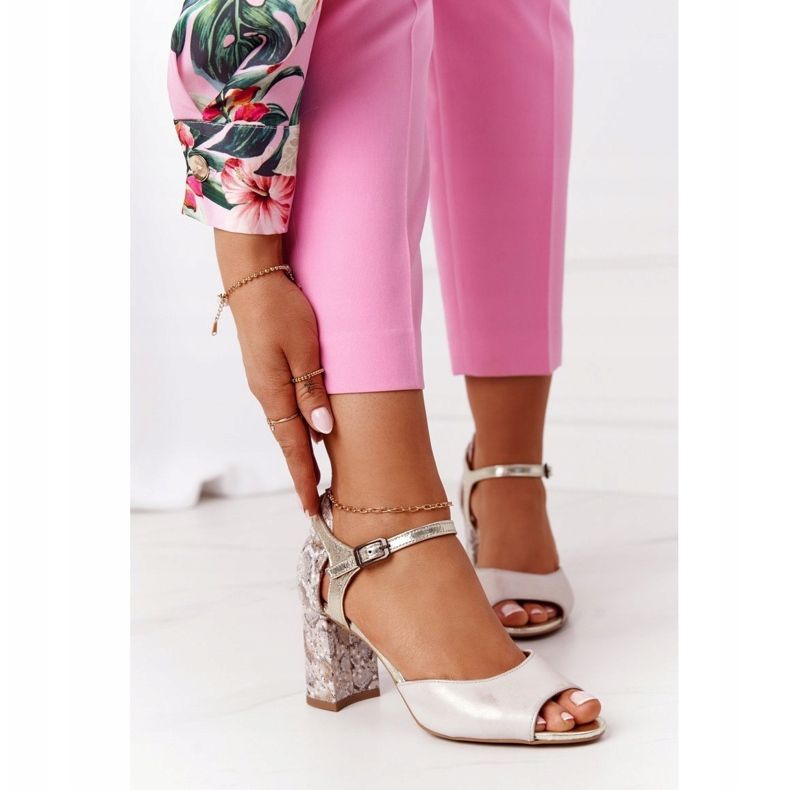 Nahkasandaalit baarissa Maciejka 04956-25 Golden beige 2