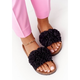 PE1 Musta kukkapommi korkkipohjassa 1