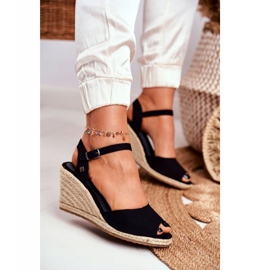 Naisten sandaalit punotulla kiilalla Big Star Black DD274A209 musta 2