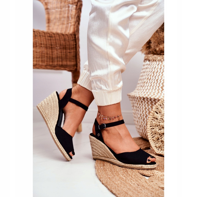 Naisten sandaalit punotulla kiilalla Big Star Black DD274A209 musta 1