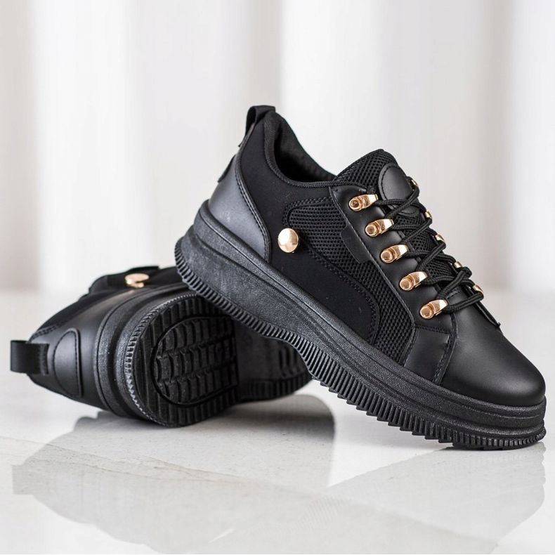 SHELOVET Mustat lenkkarit lavalla 1