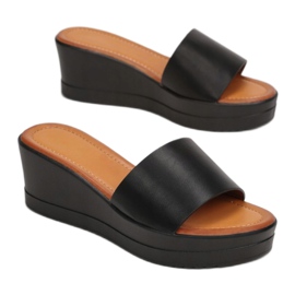 Vices 2138-38-musta 1