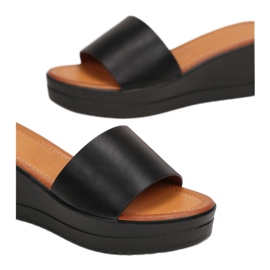 Vices 2138-38-musta 2