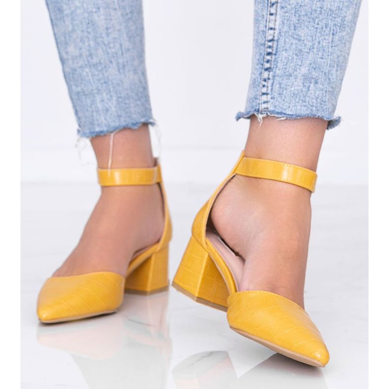 Sinappi siirtyy Lindseyn kortteliin keltainen 1